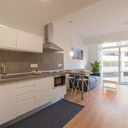 Loft - Side Sea Views - Aircon & Wifi *