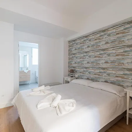 Loft - Side Sea Views - Aircon & Wifi Apartament