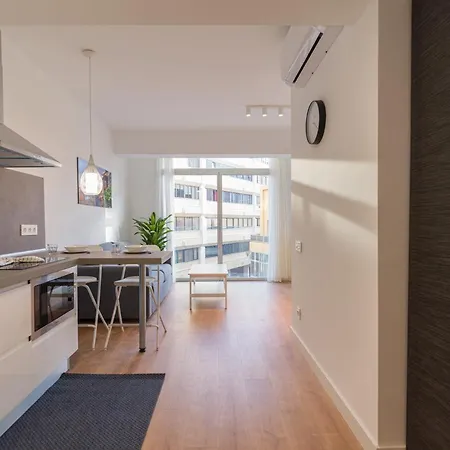 Loft - Side Sea Views - Aircon & Wifi Apartament